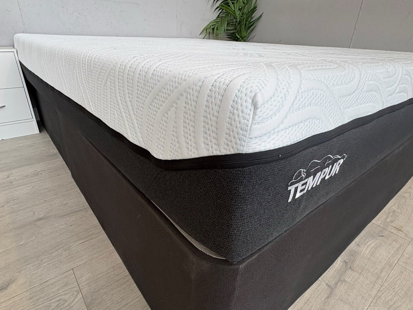 Tempur PRO AIR Smart Cool 5ft Kingsize Mattress, Medium  - RRP £2,499
