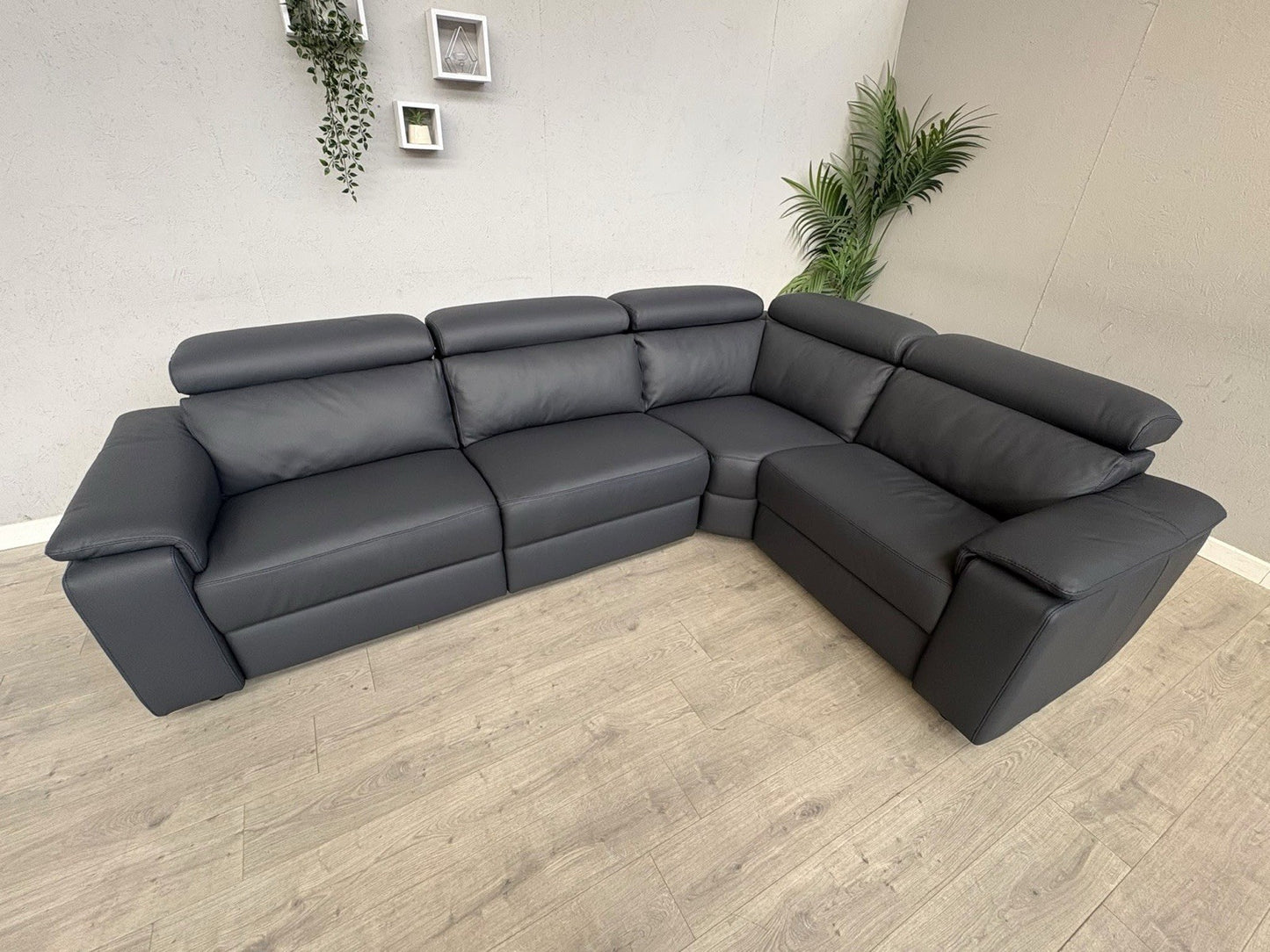 Furniture Village - Nicoletti Davide Small Leather Corner Static  - £4745