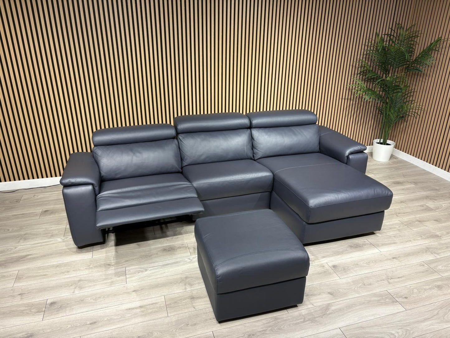 F. Village - Nicoletti DAVIDE Leather Power Chaise Sofa + Stool - RRP £6,040
