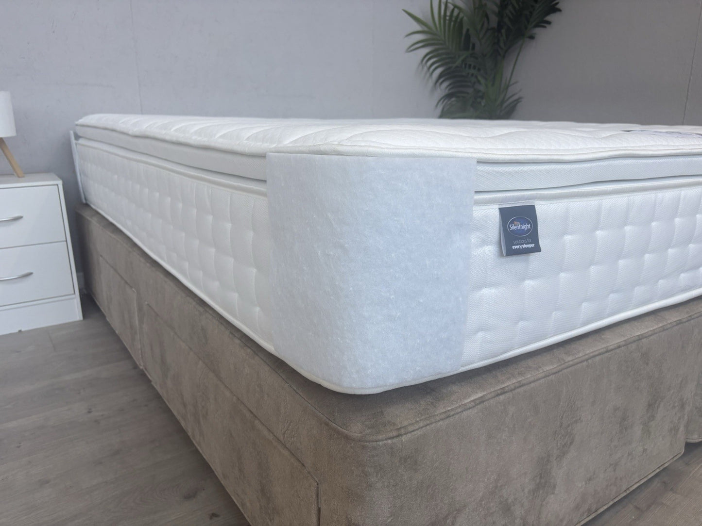 Silentnight 2000 Pocket Pillowtop 6ft Superking Mattress - RRP £1,099