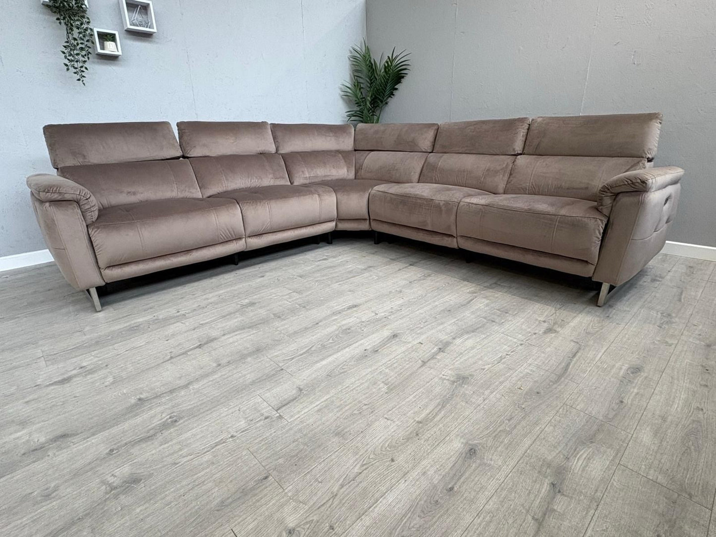 Furniture Village MOET Fabric 2 Corner 2 Power Recliner Corner Sofa - RRP £3595