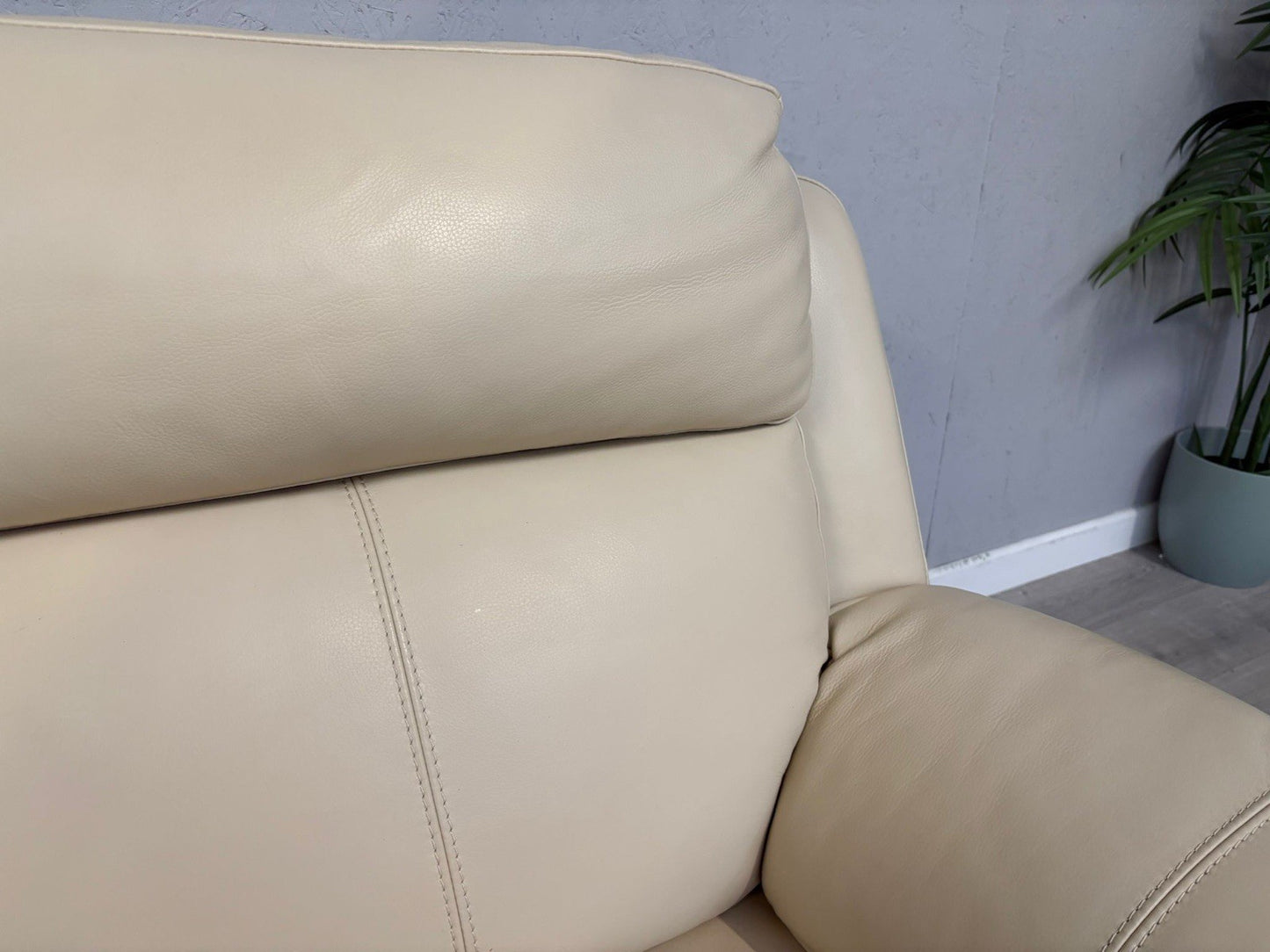 F. Village STARLIGHT EXPRESS Leather 2 Seater Power Recliner Sofa - RRP £2,545