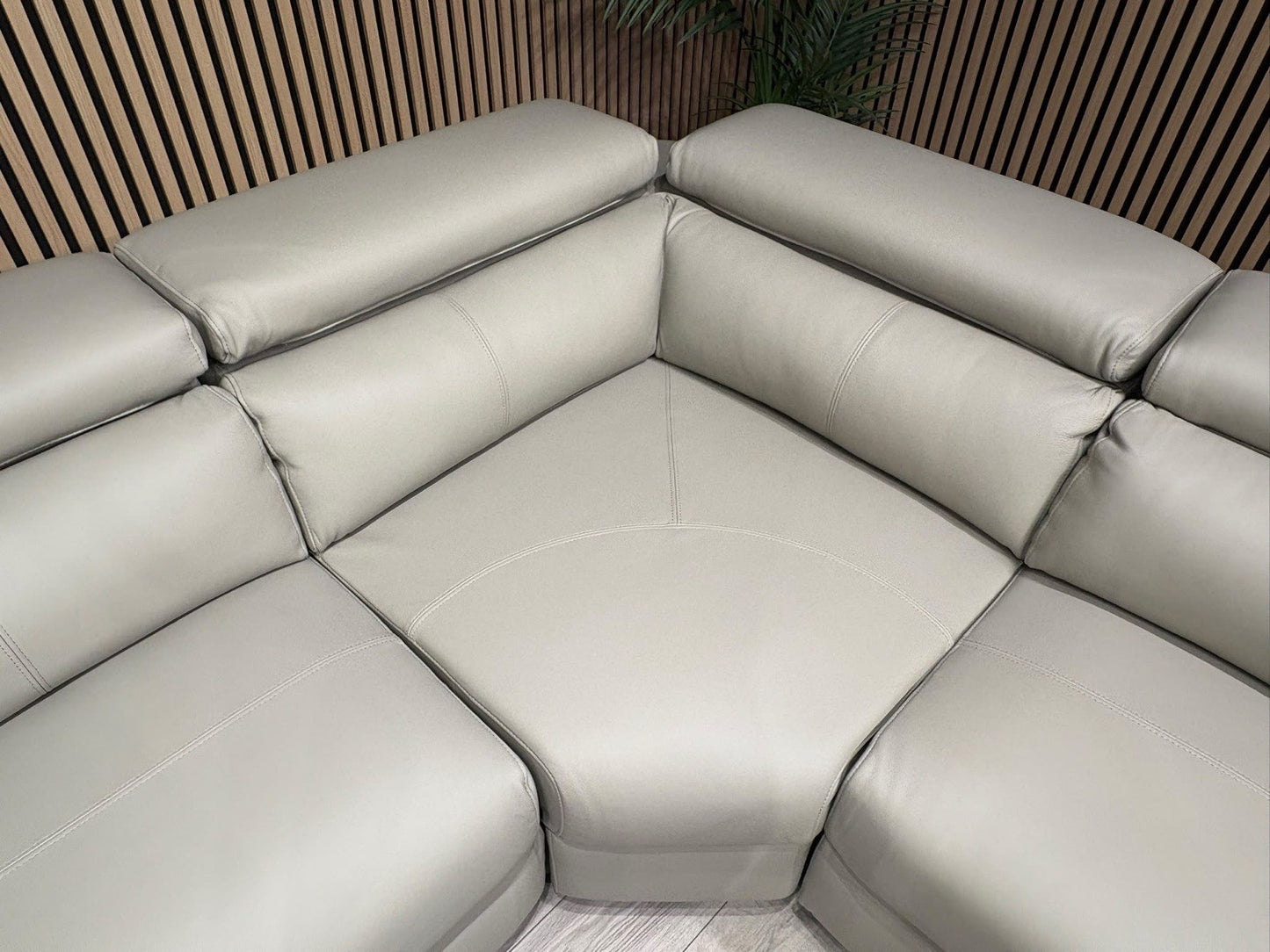 Sofology PLAZA style Leather 2c2 Power Recliner Sofa + Console - RRP £4699