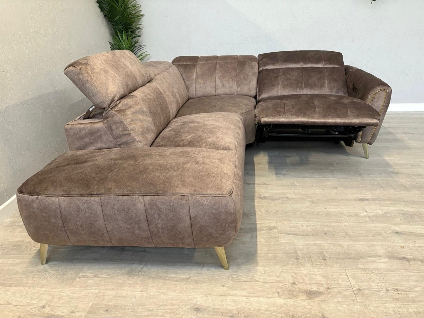 DFS Lidia Right Hand Facing Open Chaise Power Recliner Corner Sofa - RRP £1899