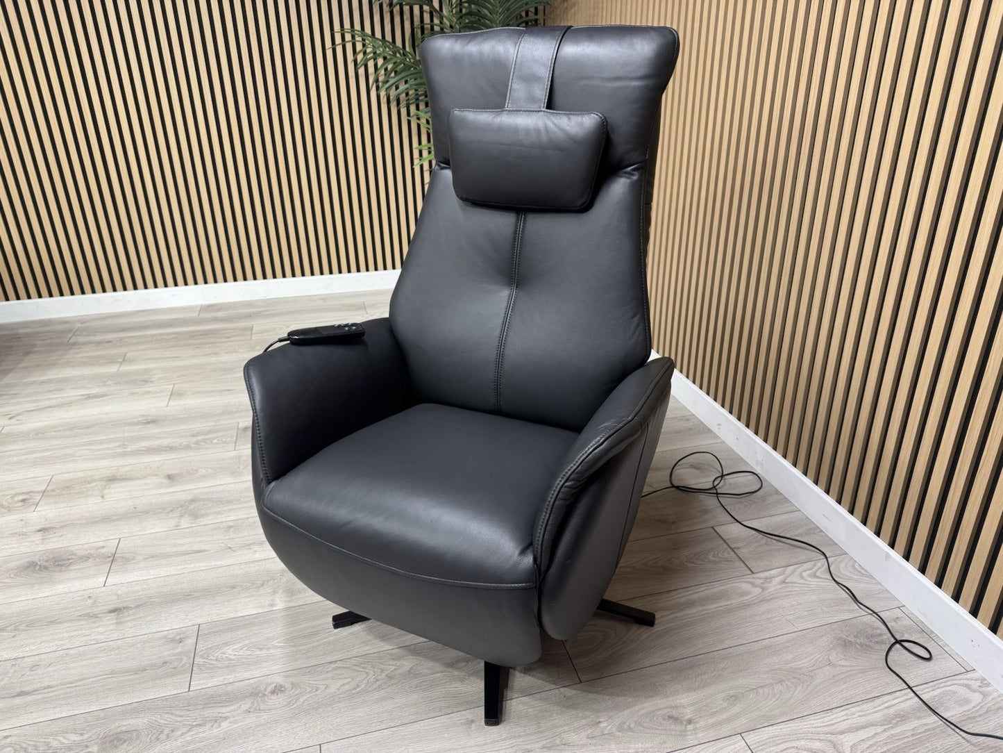 DFS Luxford Express Power Swivel Rise and Recliner Chair - RRP £1299