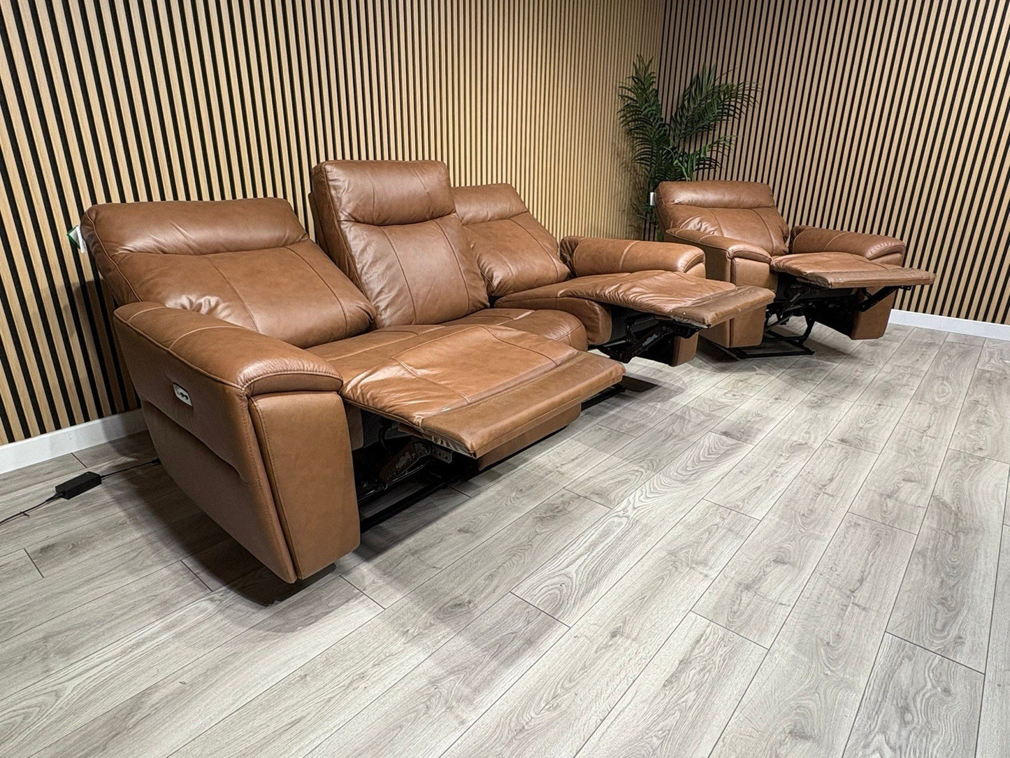 DANETTI Leather 3 Seater Sofa + Armchair Power Recliner Set - RRP: £3298