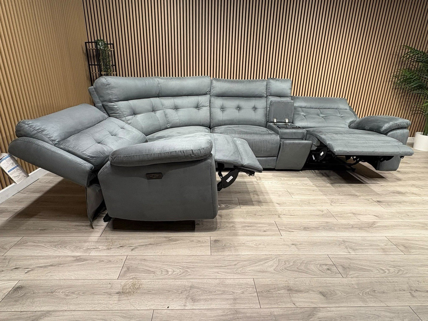 SCS Belford 1 Corner 3 Power Recliner Sofa with Media Console - RRP £2599