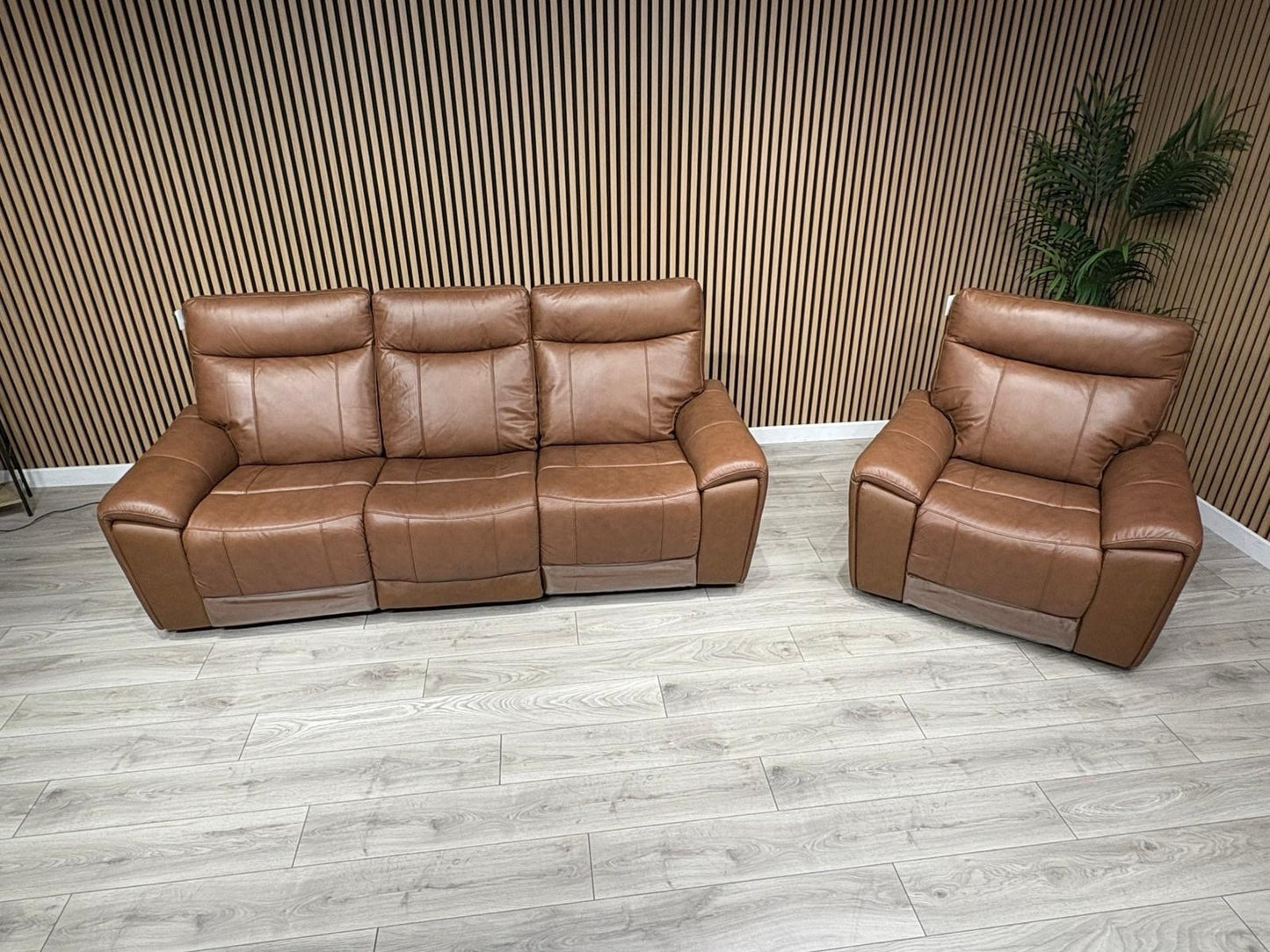 DANETTI Leather 3 Seater Sofa + Armchair Power Recliner Set - RRP: £3298