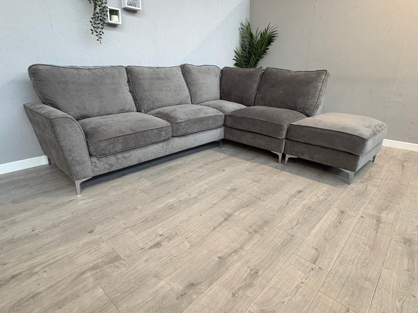 Furniture Village LEGEND RHF Classic Back Fabric Chaise Corner Sofa - RRP £1895