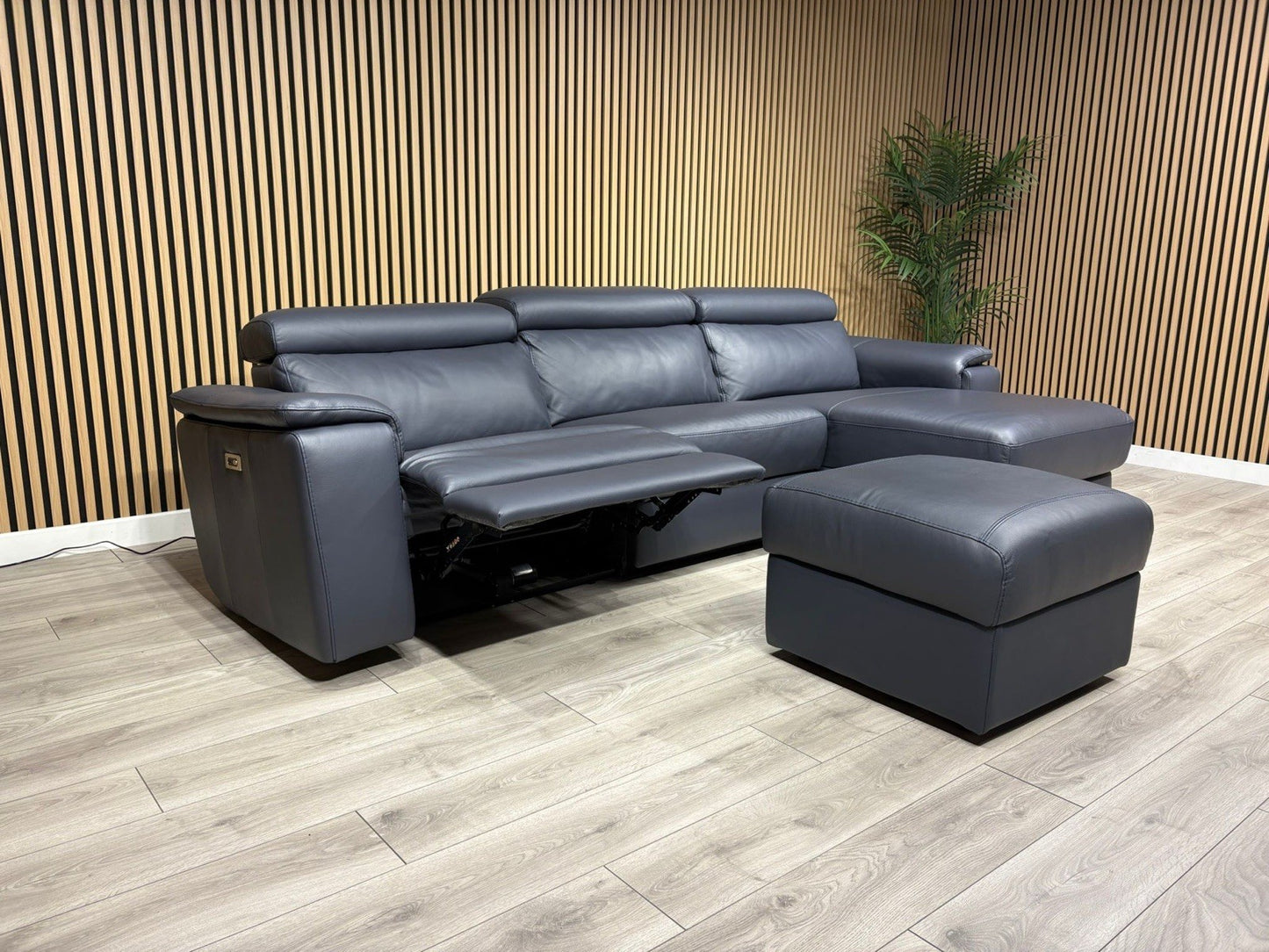 F. Village - Nicoletti DAVIDE Leather Power Chaise Sofa + Stool - RRP £6,040