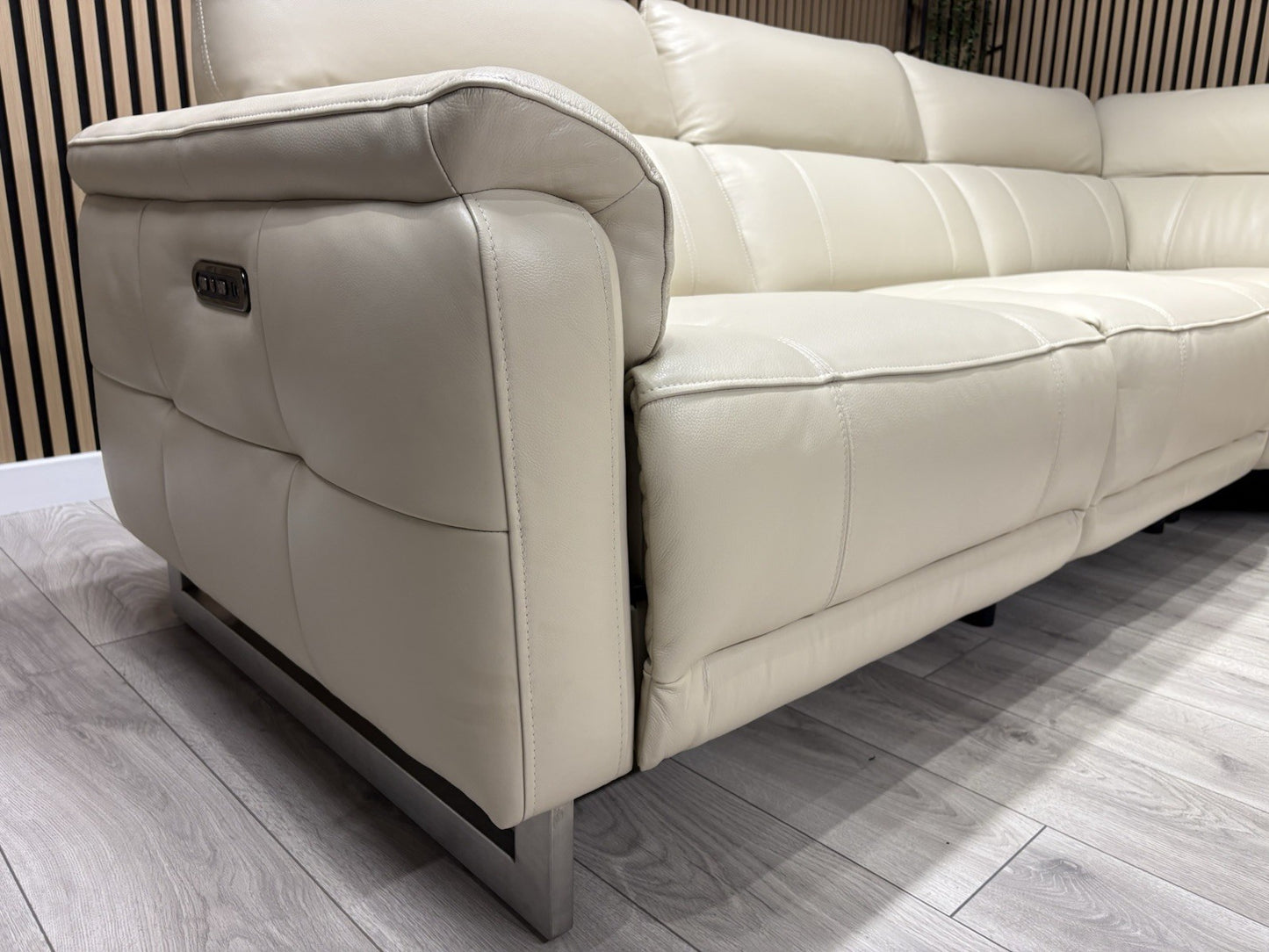 Furniture Village MOET Leather 2 Corner 2 Power Recliner Sofa + Stool RRP £5,390