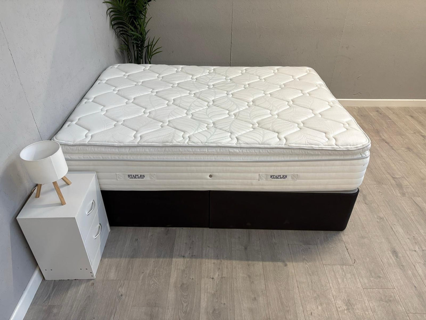 Staples and Co. Eco Latex Refresh Pocket 300 Mattress, 5ft Kingsize - RRP £1,499