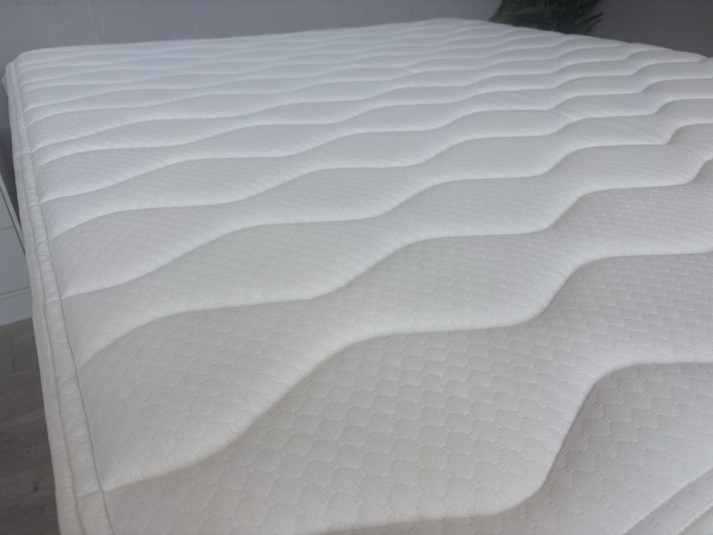 Silentnight 2000 Pocket Pillowtop 6ft Superking Mattress - RRP £1,099