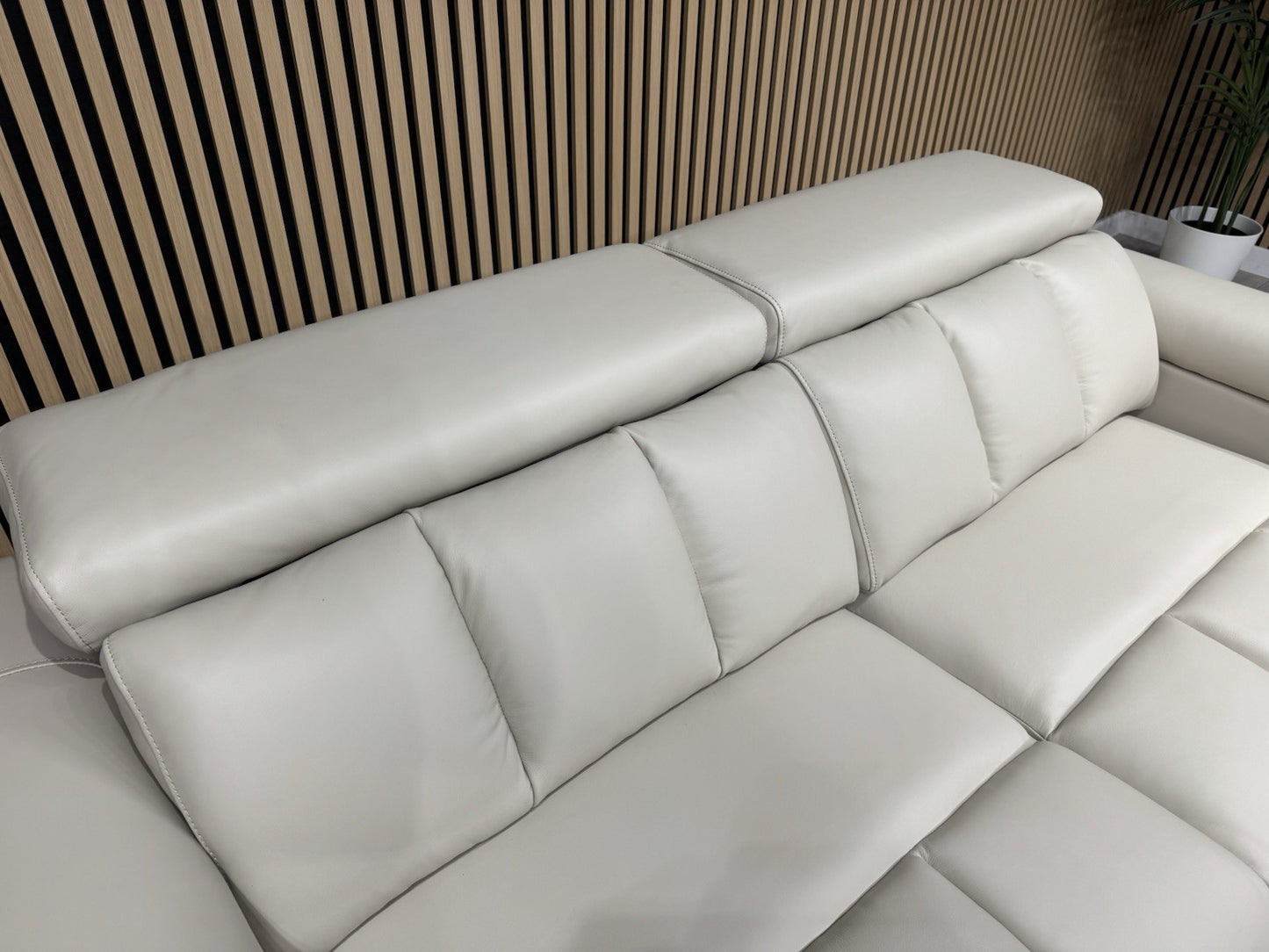 DALLAS Leather 3 Seater Double Power Chaise Sofa, Bluetooth Speakers - RRP £1999