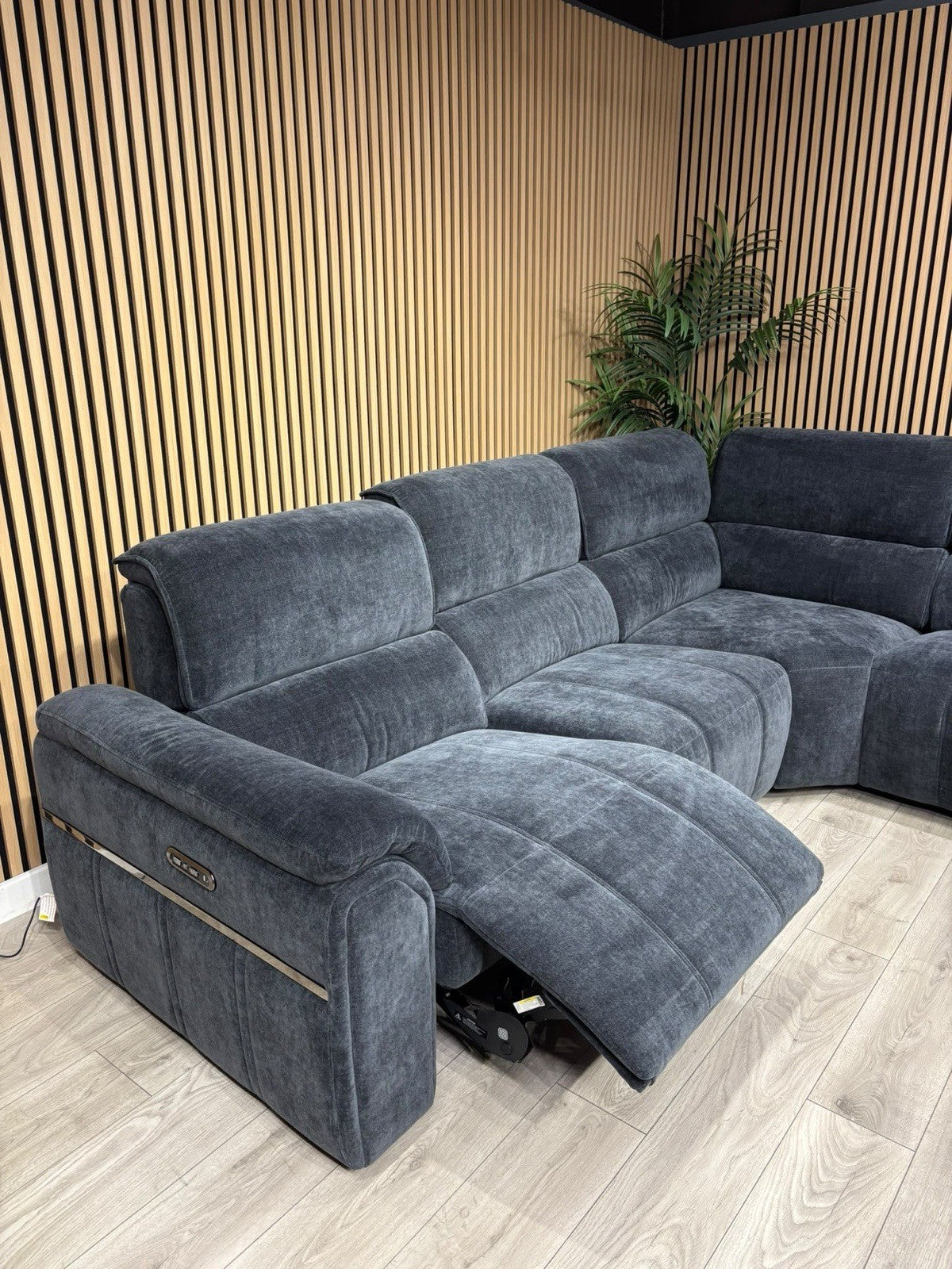 Furniture Village ECLIPSE Style Large Fabric Power Recliner Corner - RRP £3,995