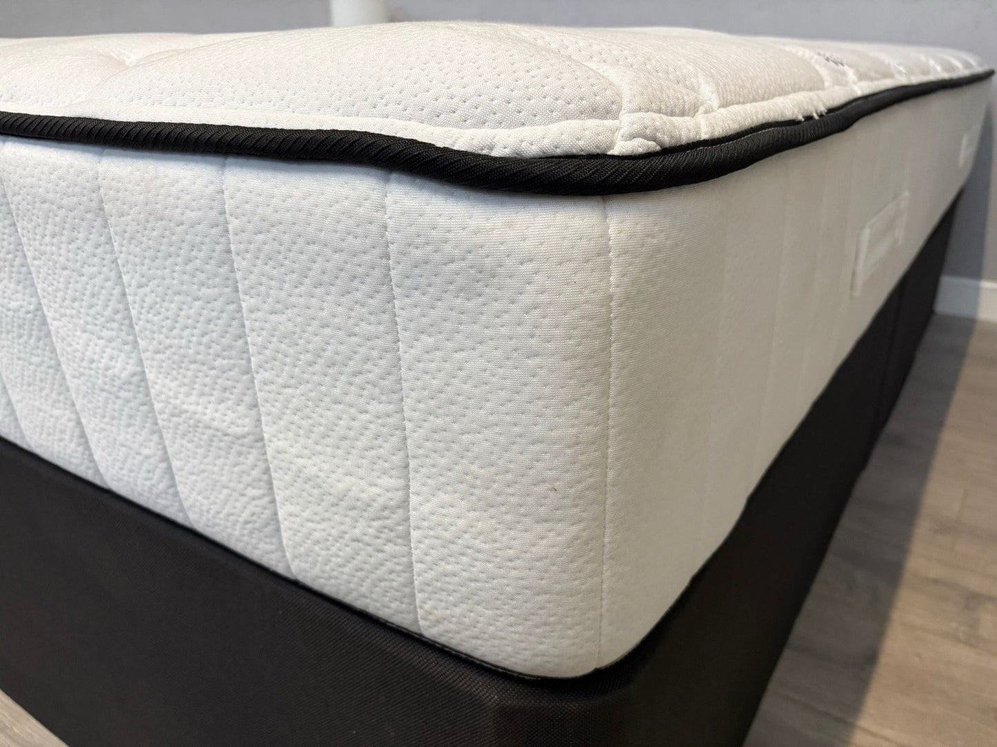 IGEL Nanotech 2050i 5FT Kingsize Mattress, Firm - RRP £1,299