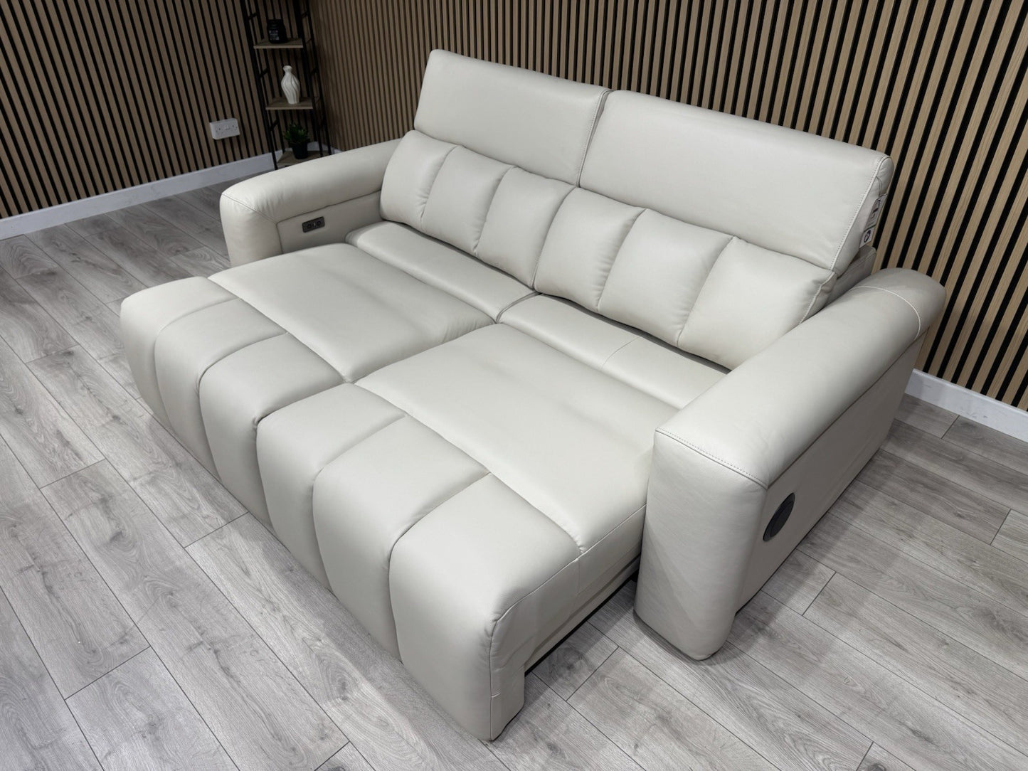 DALLAS Leather 3 Seater Double Power Chaise Sofa, Bluetooth Speakers - RRP £1999