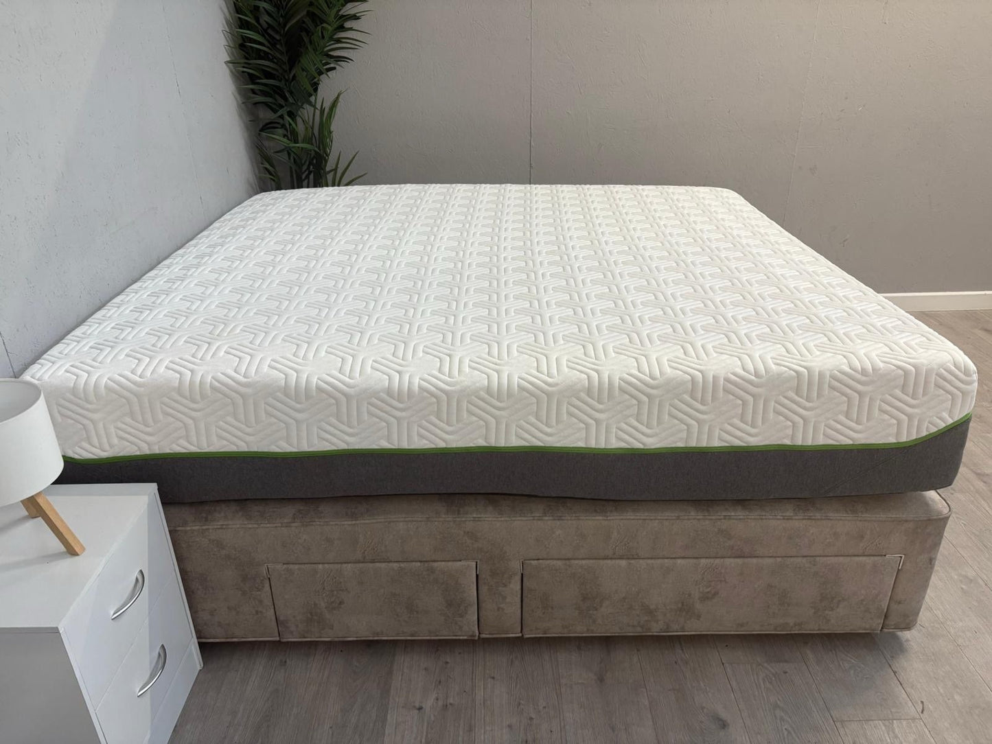 Tempur HYBRID ELITE LUXE 6ft Superking Mattress, Medium - RRP £2,599