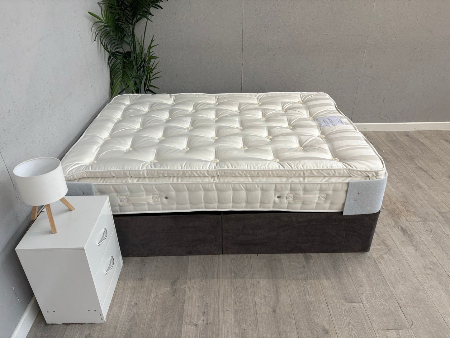 Laura Ashley EMSWORTH 2500 Pocket Pillow Top 4ft 6 Double Mattress - RRP £749