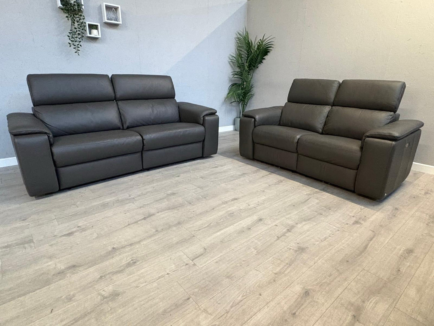 F.V. - Nicoletti DAVIDE Leather 3 + 2 Seater Power Recliner Sofas - RRP £5,440