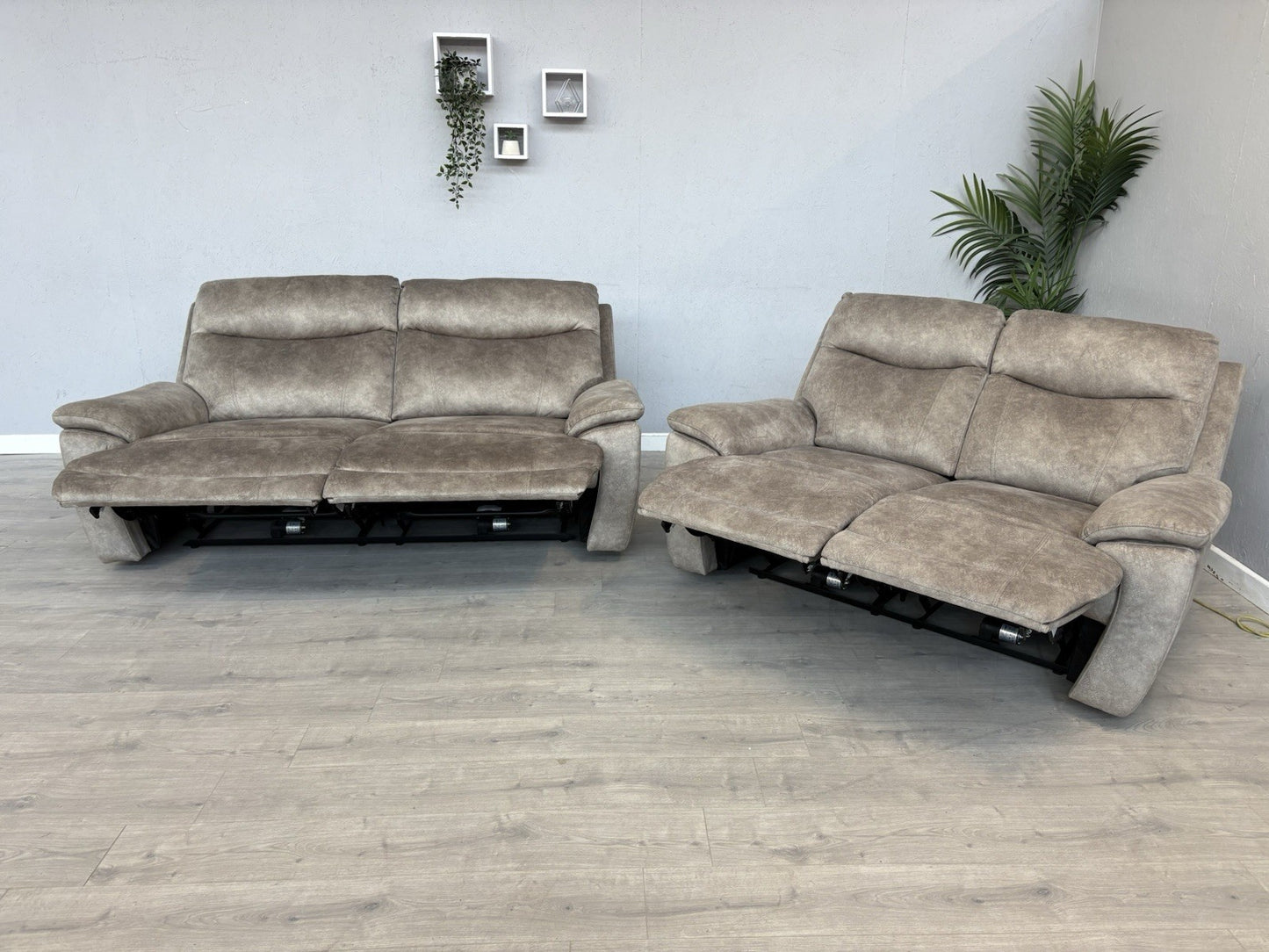 Furniture Village SLOANE Fabric 3 + 2 Seater Power Recliner Sofa Set - RRP £1890
