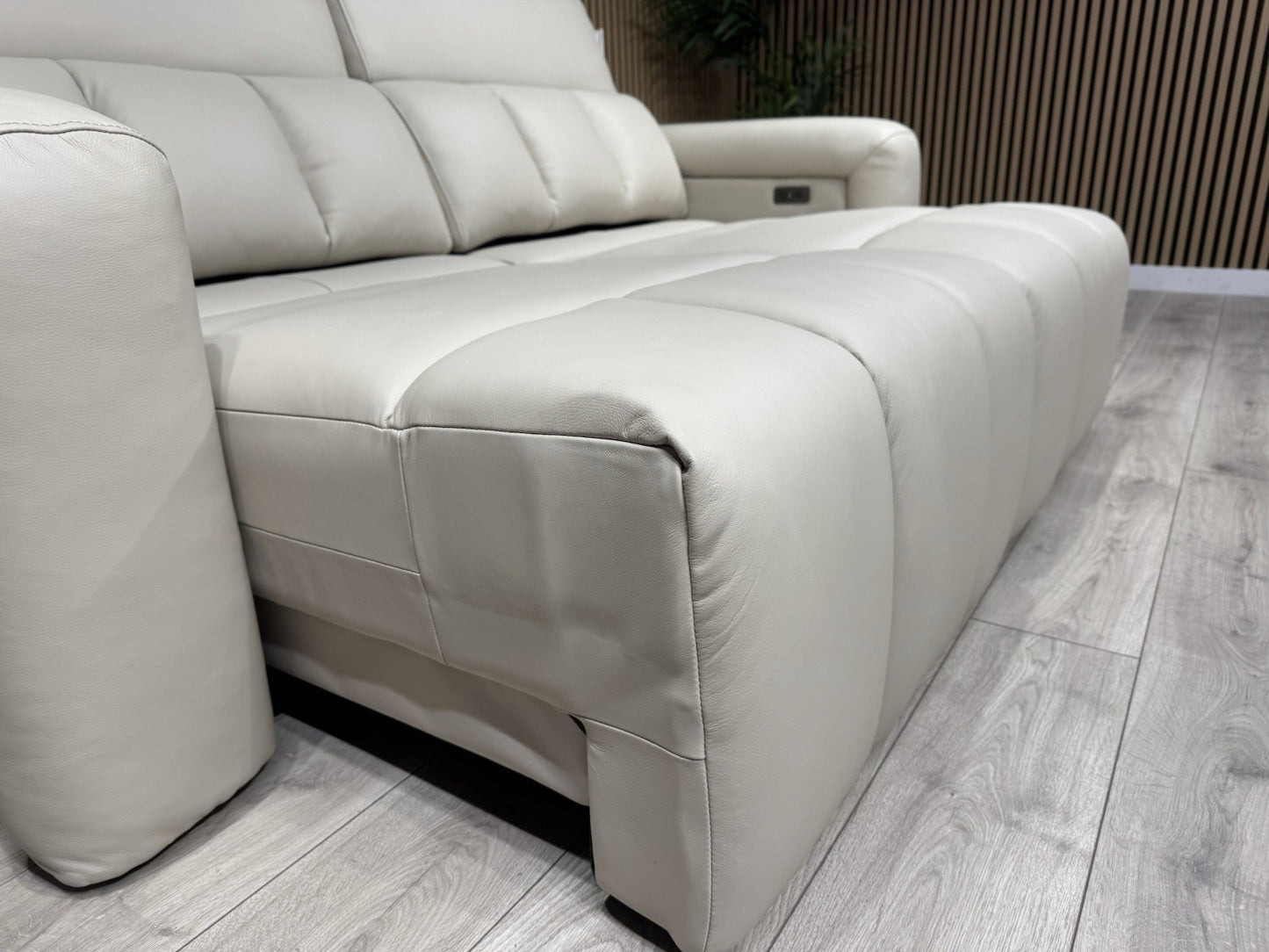 DALLAS Leather 3 Seater Double Power Chaise Sofa, Bluetooth Speakers - RRP £1999