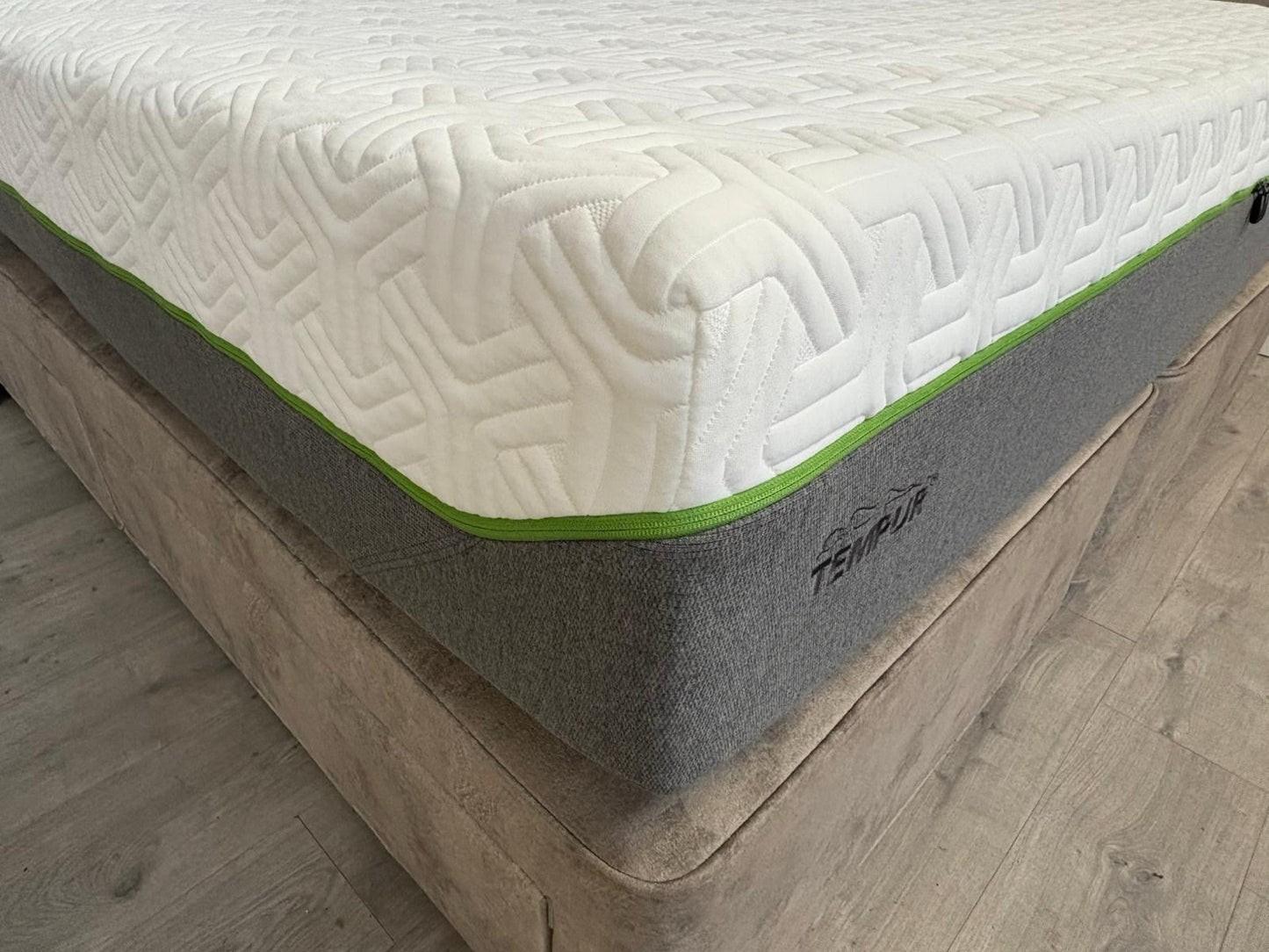 Tempur HYBRID ELITE LUXE 6ft Superking Mattress, Medium - RRP £2,599