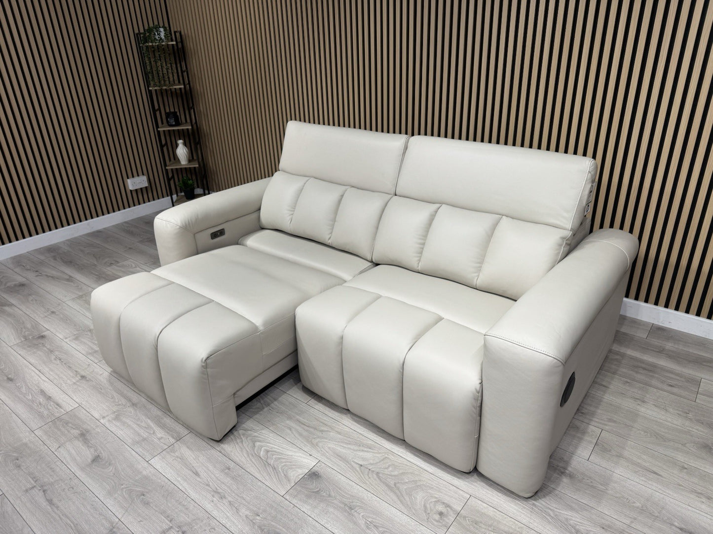 DALLAS Leather 3 Seater Double Power Chaise Sofa, Bluetooth Speakers - RRP £1999