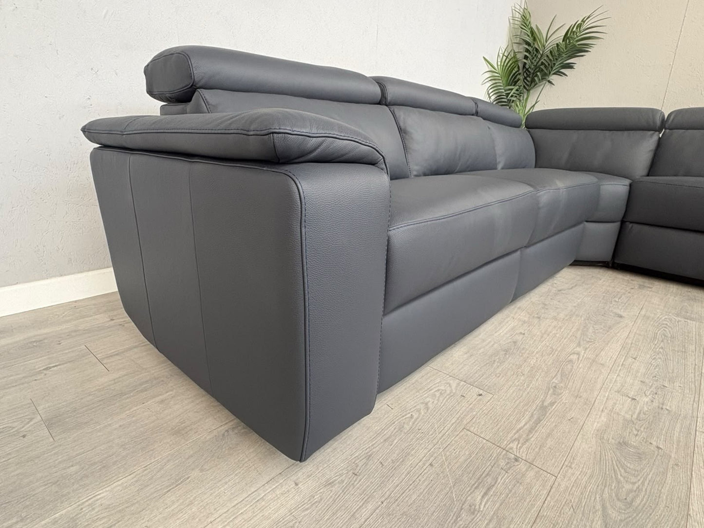 Furniture Village - Nicoletti Davide Small Leather Corner Static  - £4745