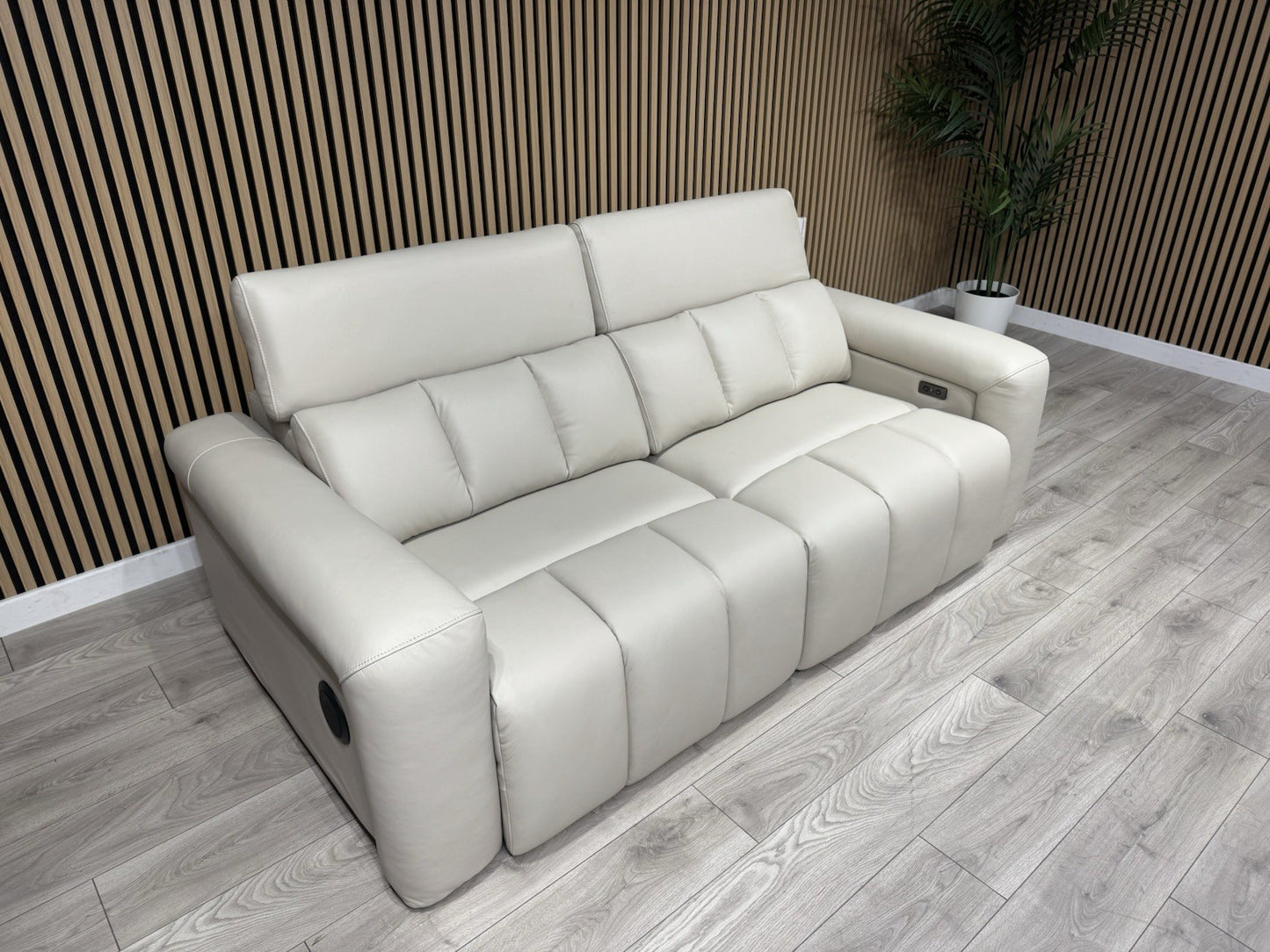 DALLAS Leather 3 Seater Double Power Chaise Sofa, Bluetooth Speakers - RRP £1999