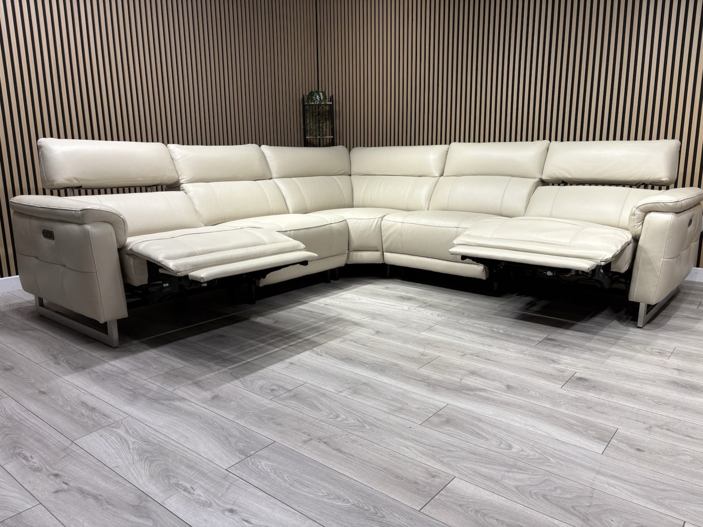 Furniture Village MOET Leather 2 Corner 2 Power Recliner Sofa + Stool RRP £5,390