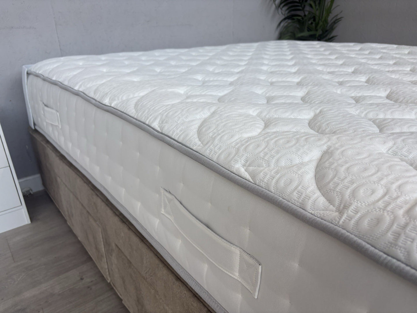Silentnight 2800 Pocket Memory 6ft Superking Mattress - RRP £1,099