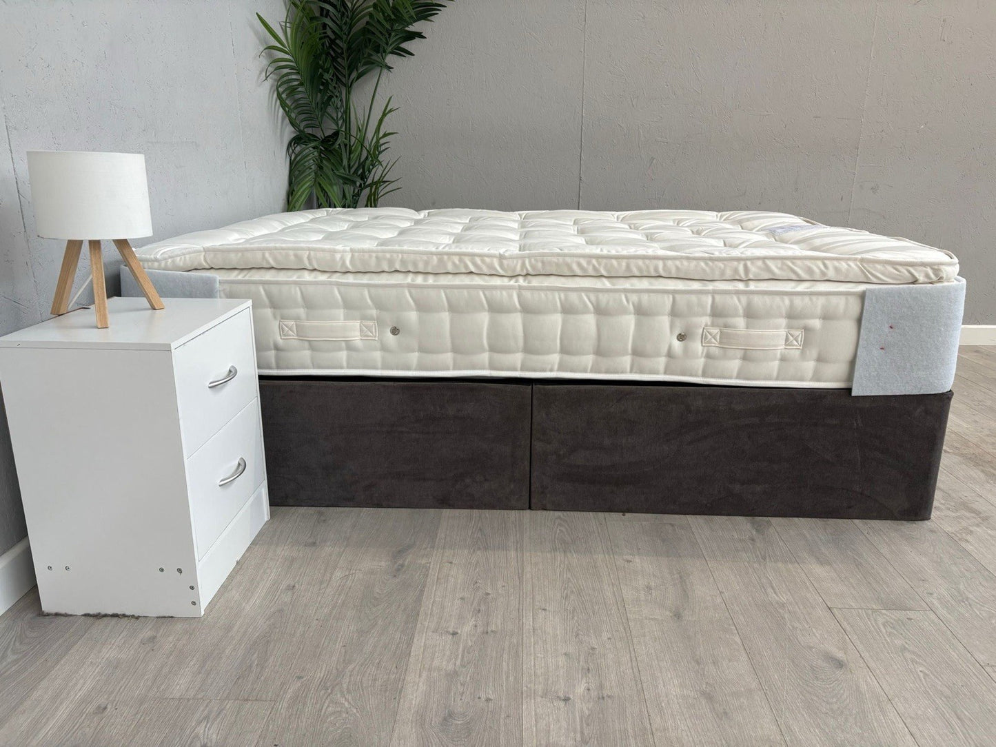 Laura Ashley EMSWORTH 2500 Pocket Pillow Top 4ft 6 Double Mattress - RRP £749