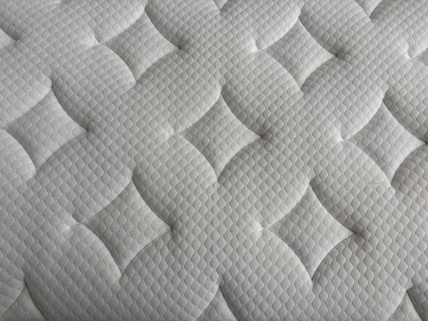 Silentnight PASTEL Geltex 1000 Pocket 5ft Kingsize Mattress - RRP £1,299