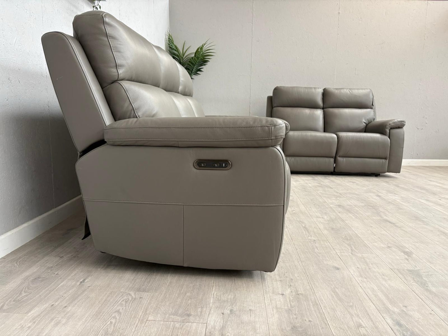 Furniture Village RAVEN Leather 3 + 2 Seater Power Recliner Sofa Set - RRP £2390