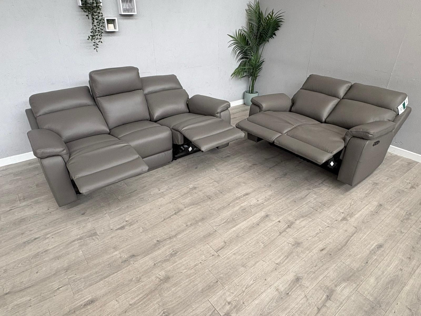 Furniture Village RAVEN Leather 3 + 2 Seater Power Recliner Sofa Set - RRP £2390