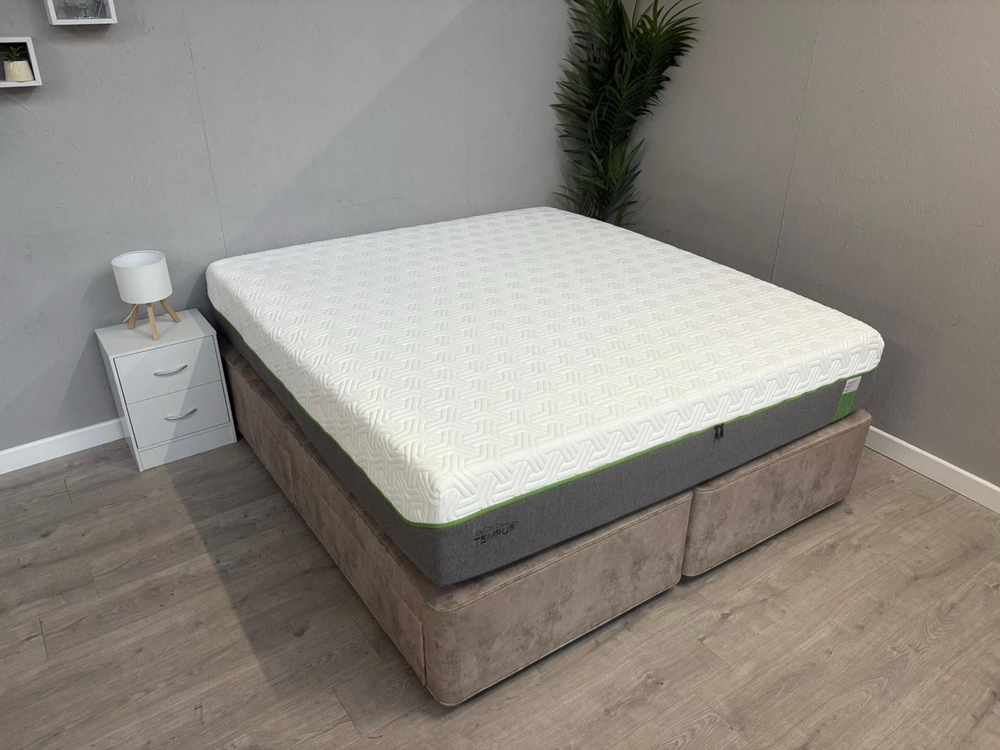 Tempur HYBRID ELITE LUXE 6ft Superking Mattress, Medium - RRP £2,599