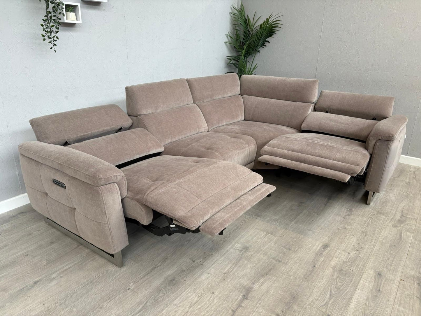 Furniture Village MOET Fabric 2 Corner 1 Power Recliner Corner Sofa - RRP £3295