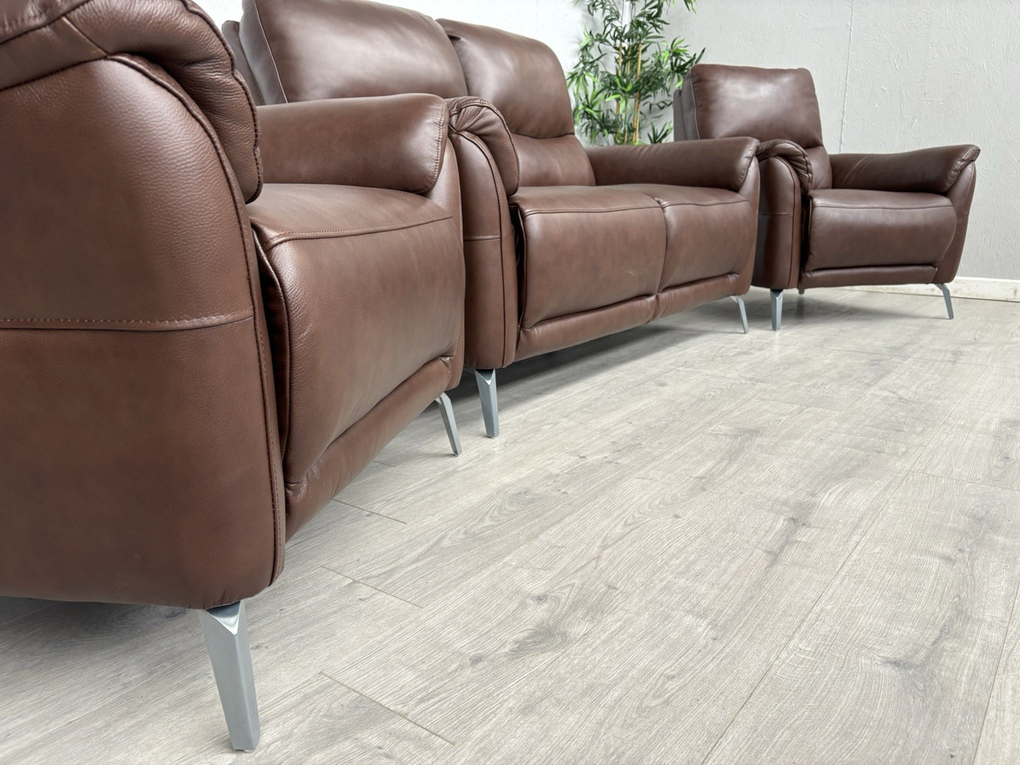 Furniture Village DAYTONA Leather 2 Seater Sofa + 2 x Armchairs - RRP £3,385