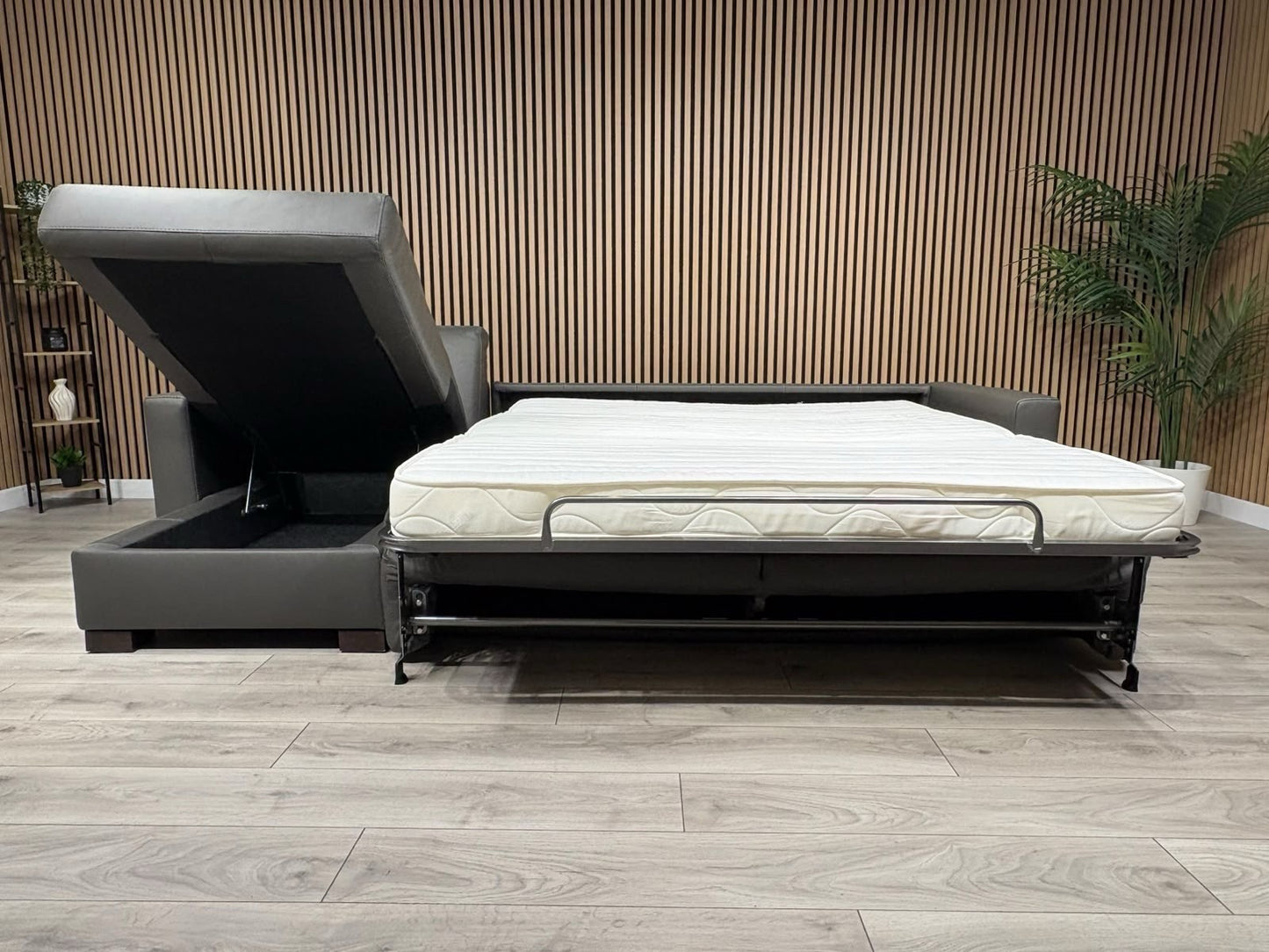 F.V Nicoletti Alcova 3 Seater Leather Sofa Bed with Storage Chaise RRP £4495