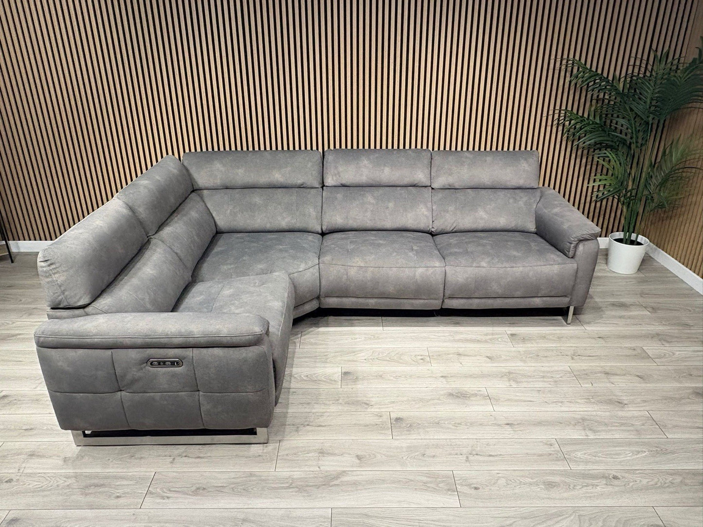 Furniture Village MOET Fabric 2 Corner 2 Power Recliner Sofa RRP £3295