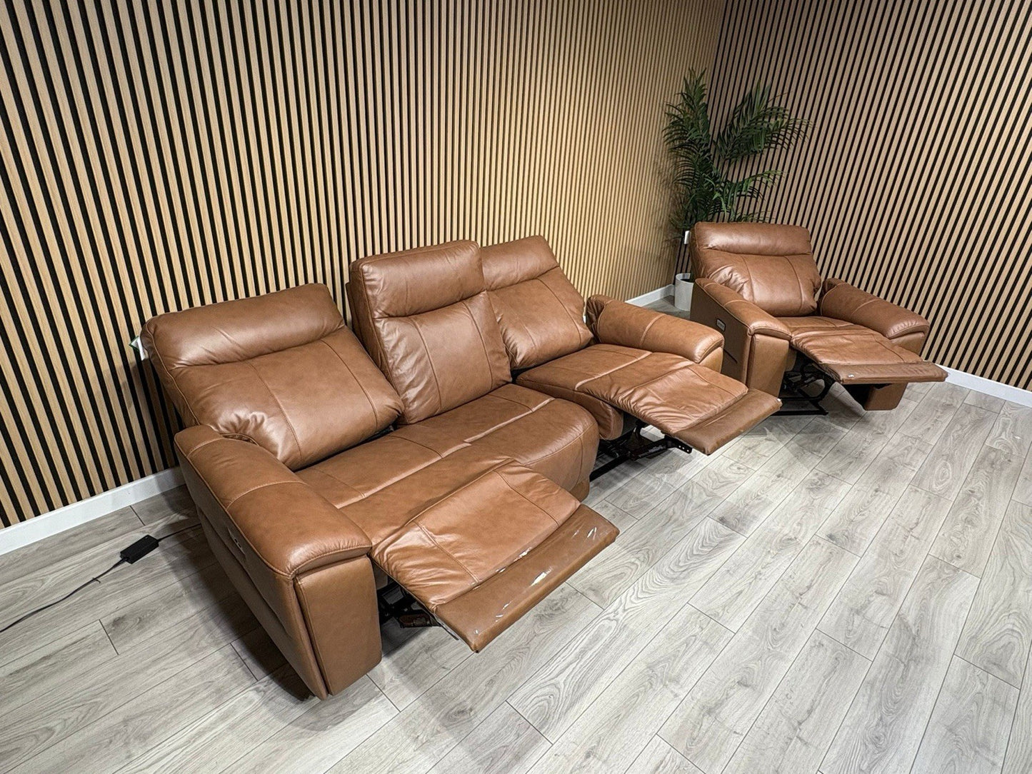 DANETTI Leather 3 Seater Sofa + Armchair Power Recliner Set - RRP: £3298