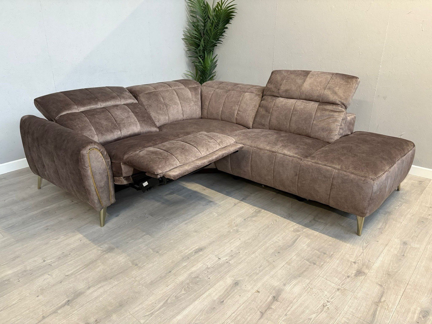 DFS Lidia Left Hand Facing Open Chaise Power Recliner Corner Sofa - RRP £1899