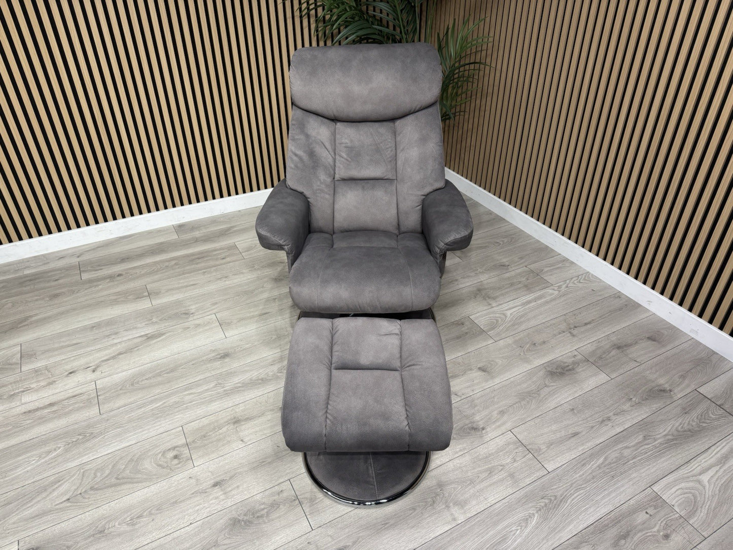 Relaxed Swivel Recliner Chair + Footstool RRP £899