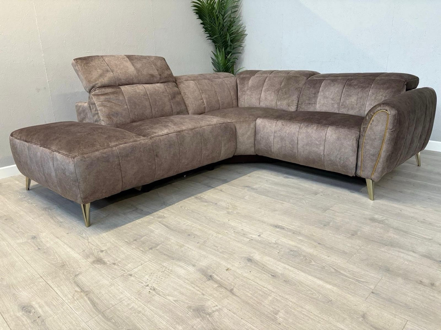 DFS Lidia Right Hand Facing Open Chaise Power Recliner Corner Sofa - RRP £1899