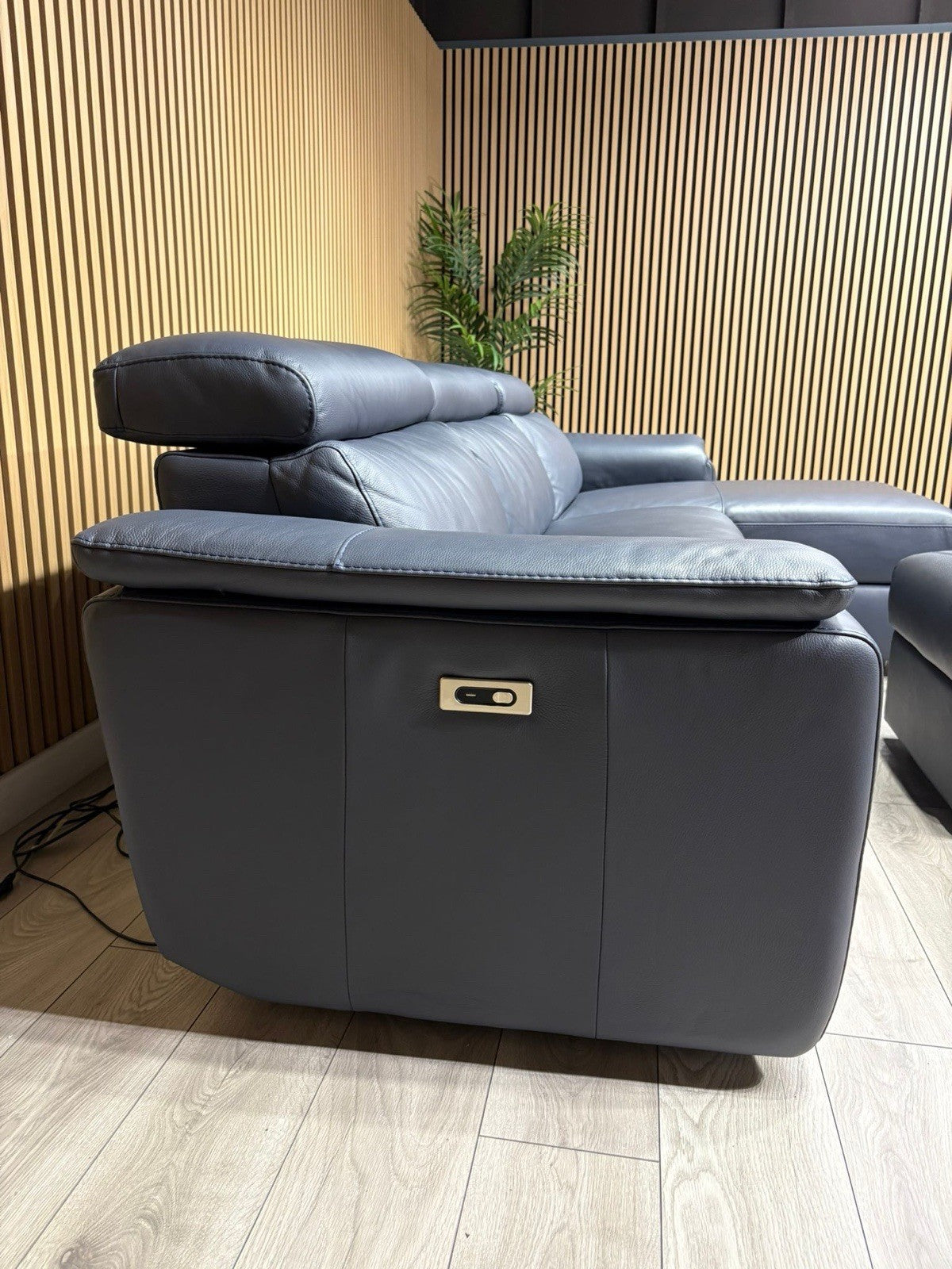 F. Village - Nicoletti DAVIDE Leather Power Chaise Sofa + Stool - RRP £6,040