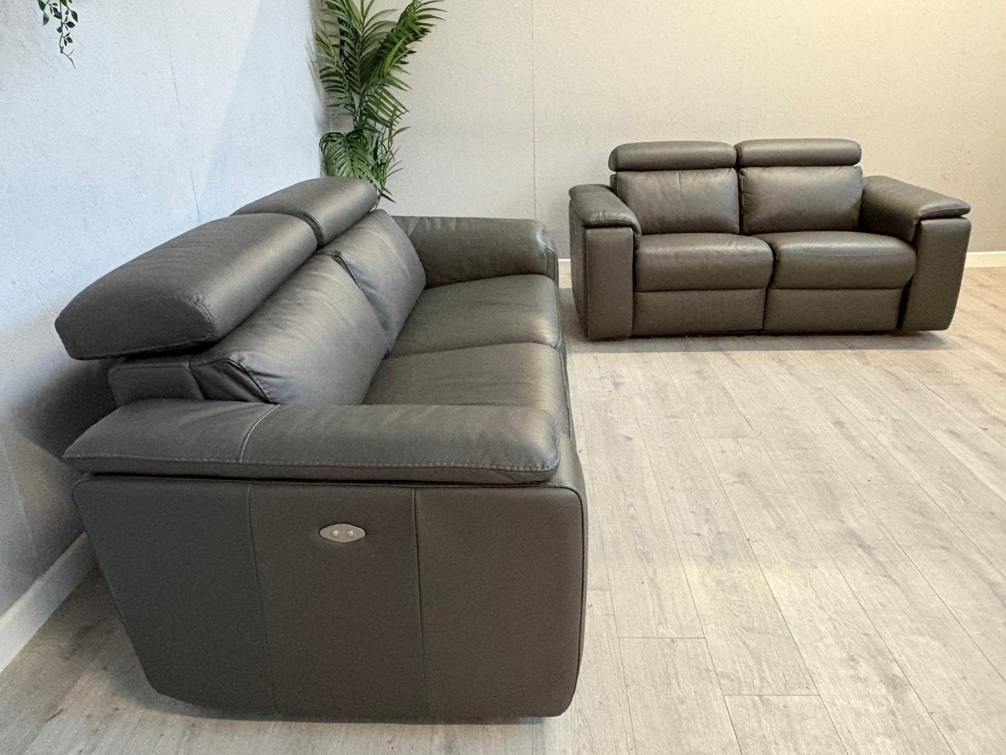 F.V. - Nicoletti DAVIDE Leather 3 + 2 Seater Power Recliner Sofas - RRP £5,440