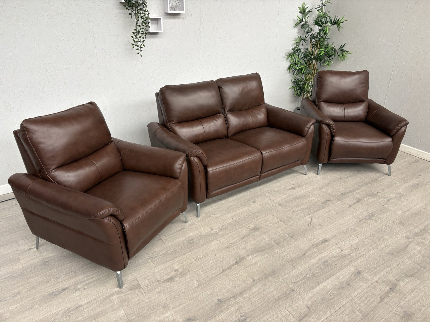 Furniture Village DAYTONA Leather 2 Seater Sofa + 2 x Armchairs - RRP £3,385