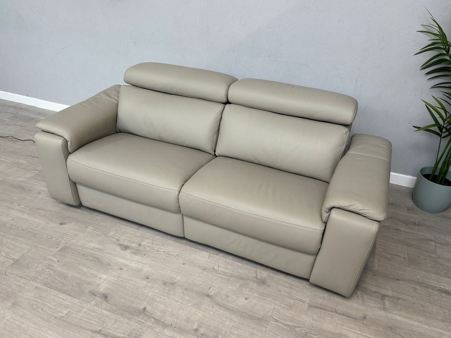 F. Village - Nicoletti DAVIDE Leather 3 Seater Power Recliner - RRP £2845