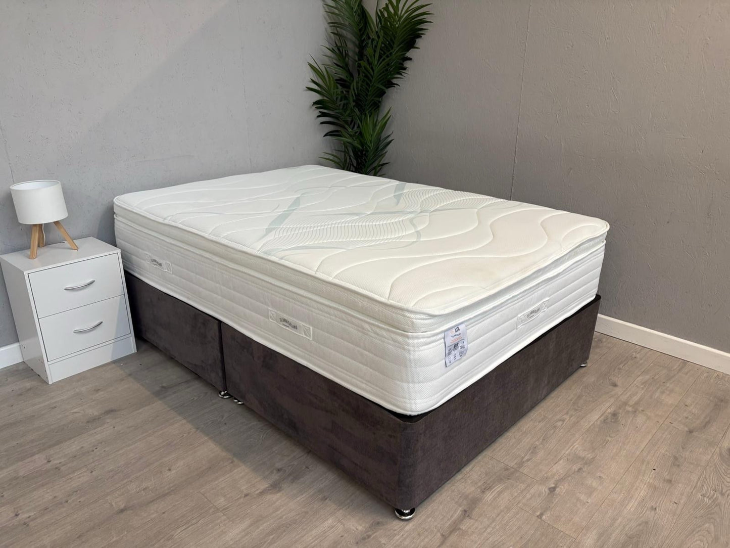 Slumberland AIR 9 Memory 4ft 6 Double Mattress, Firm - RRP £1,099